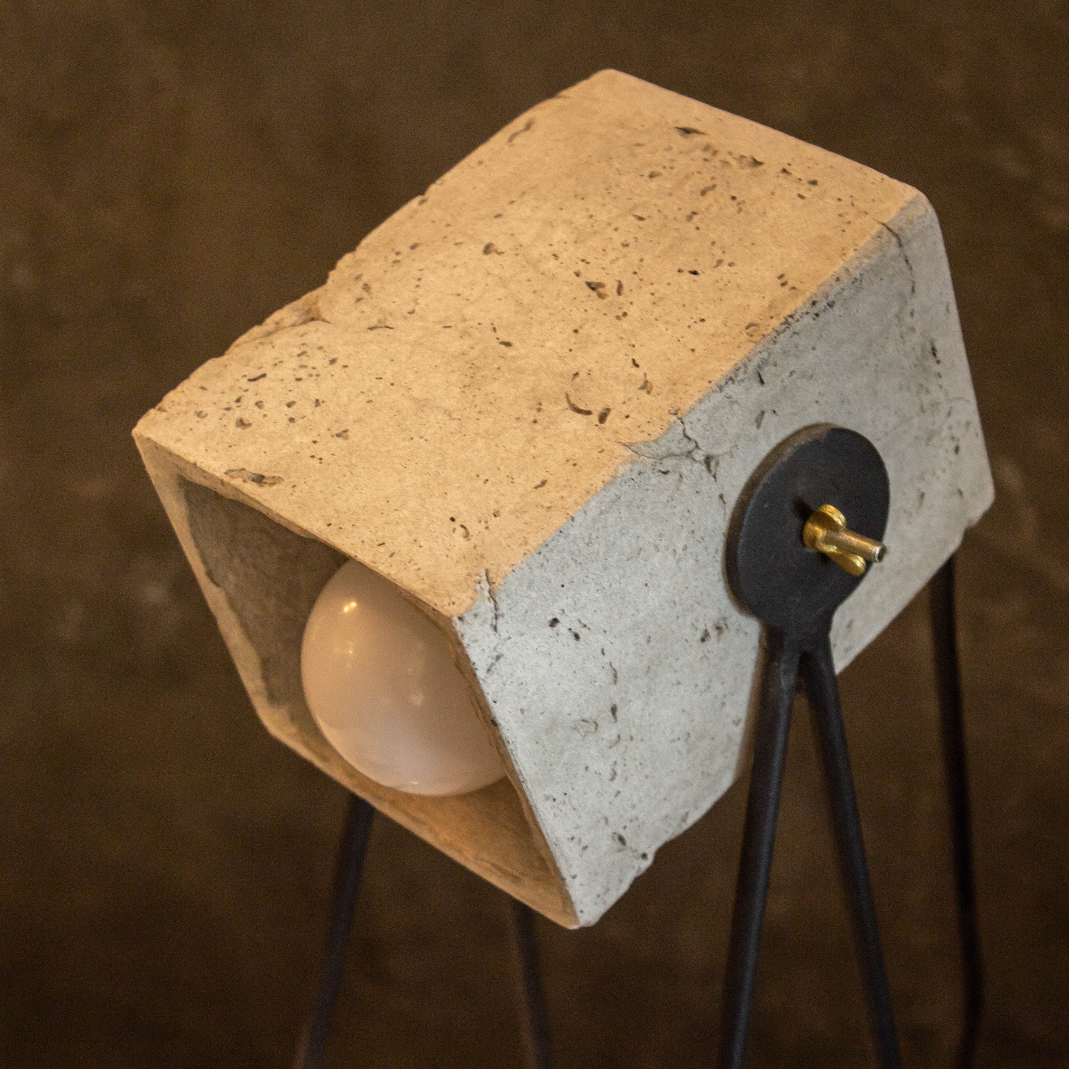 Cubitate Sleek Table Lamp