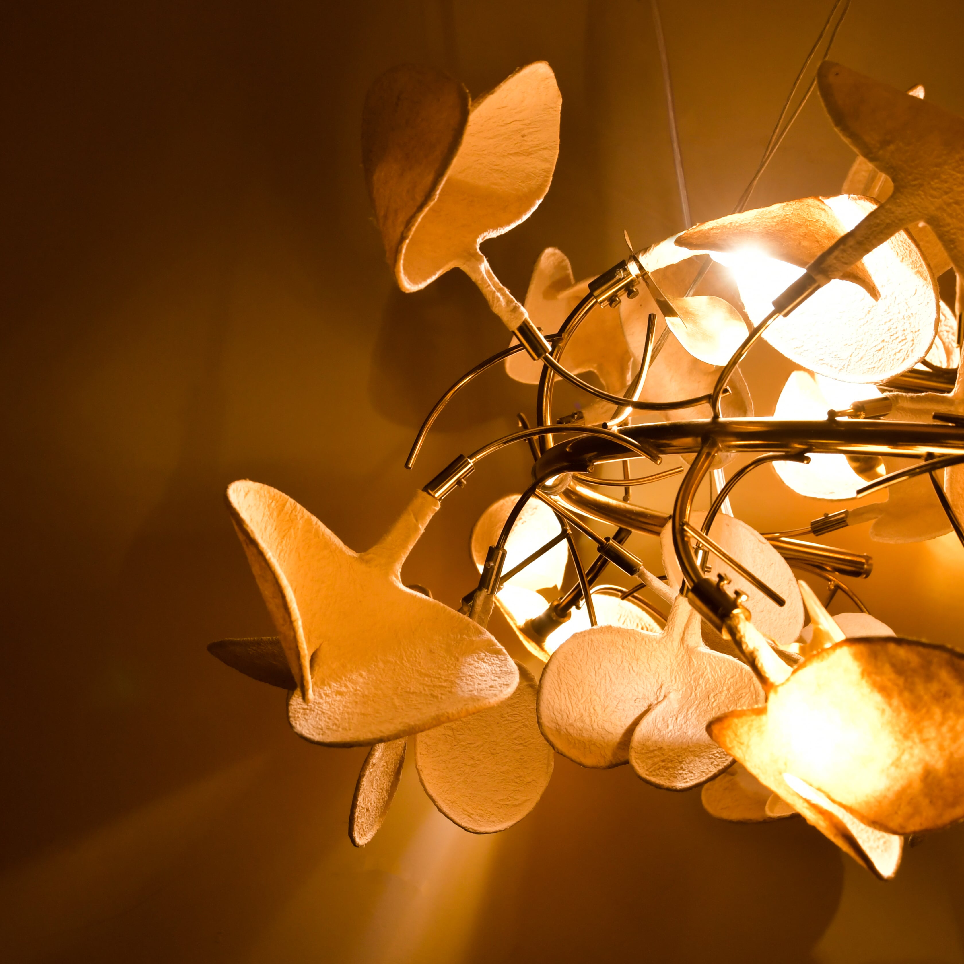 Clover Dahlia Lamp