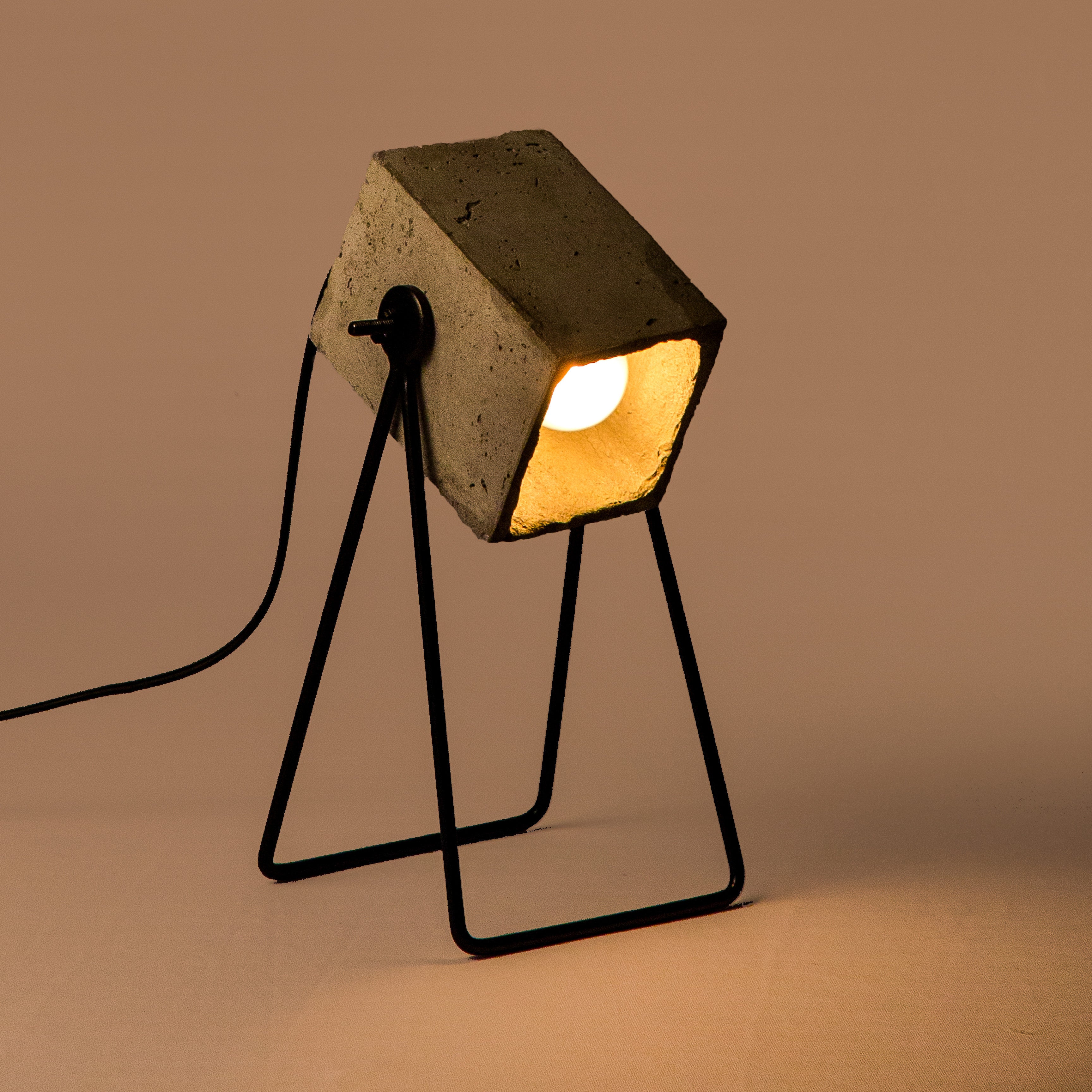 Cubitate Sleek Table Lamp