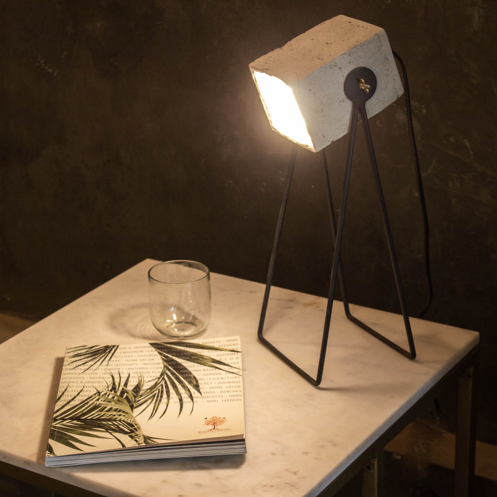 Cubitate Sleek Table Lamp