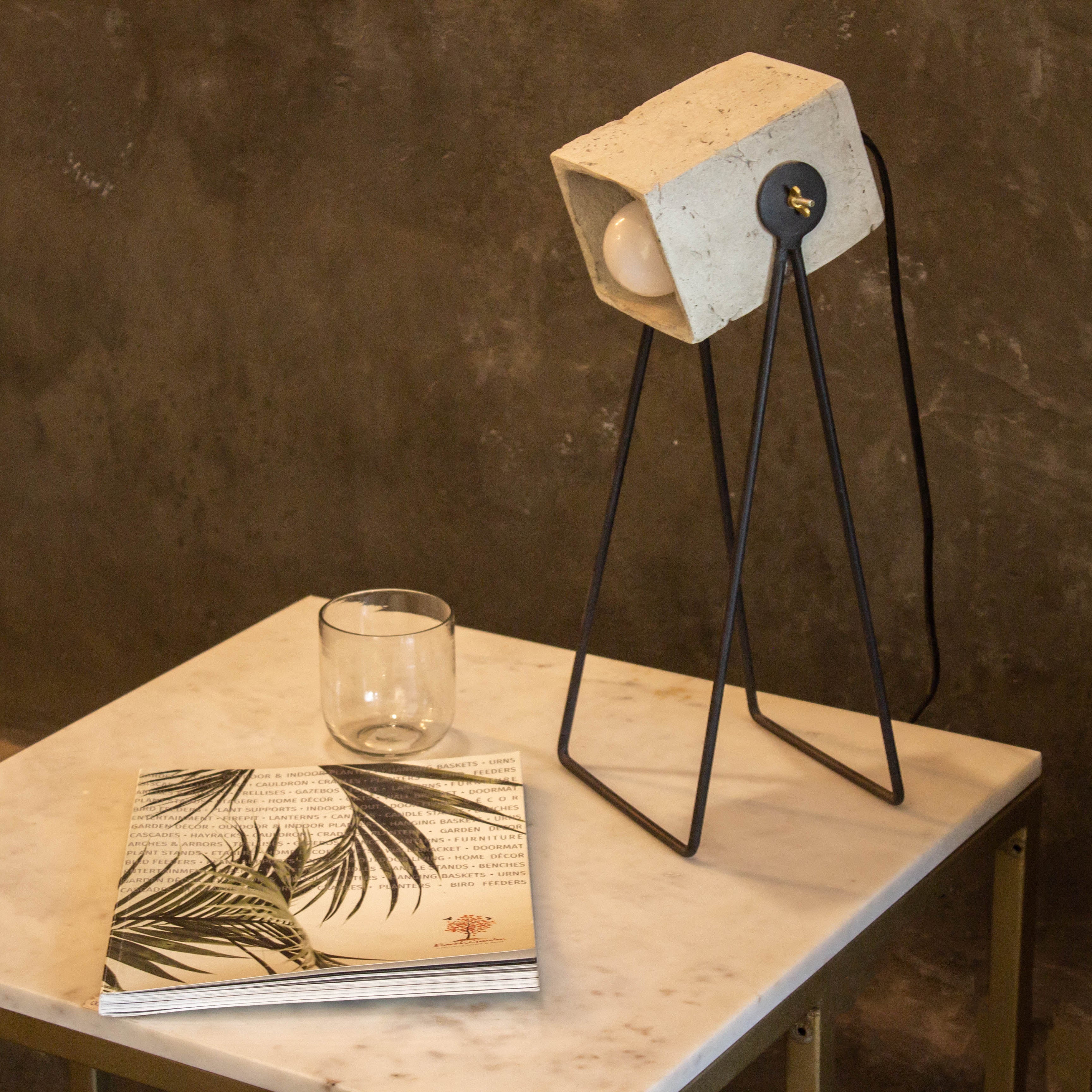 Cubitate Sleek Table Lamp