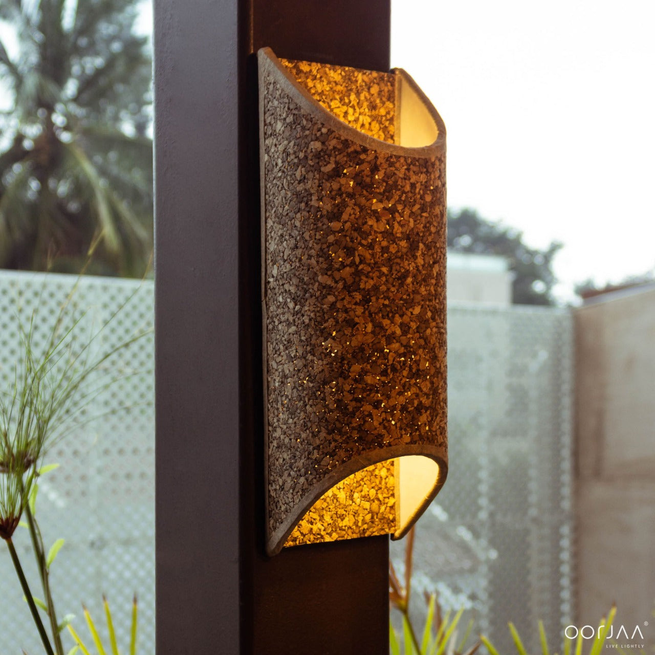 Solaire Wall Lamp